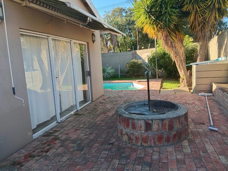 To Let 3 Bedroom Property for Rent in Sunnyside Eastern Cape